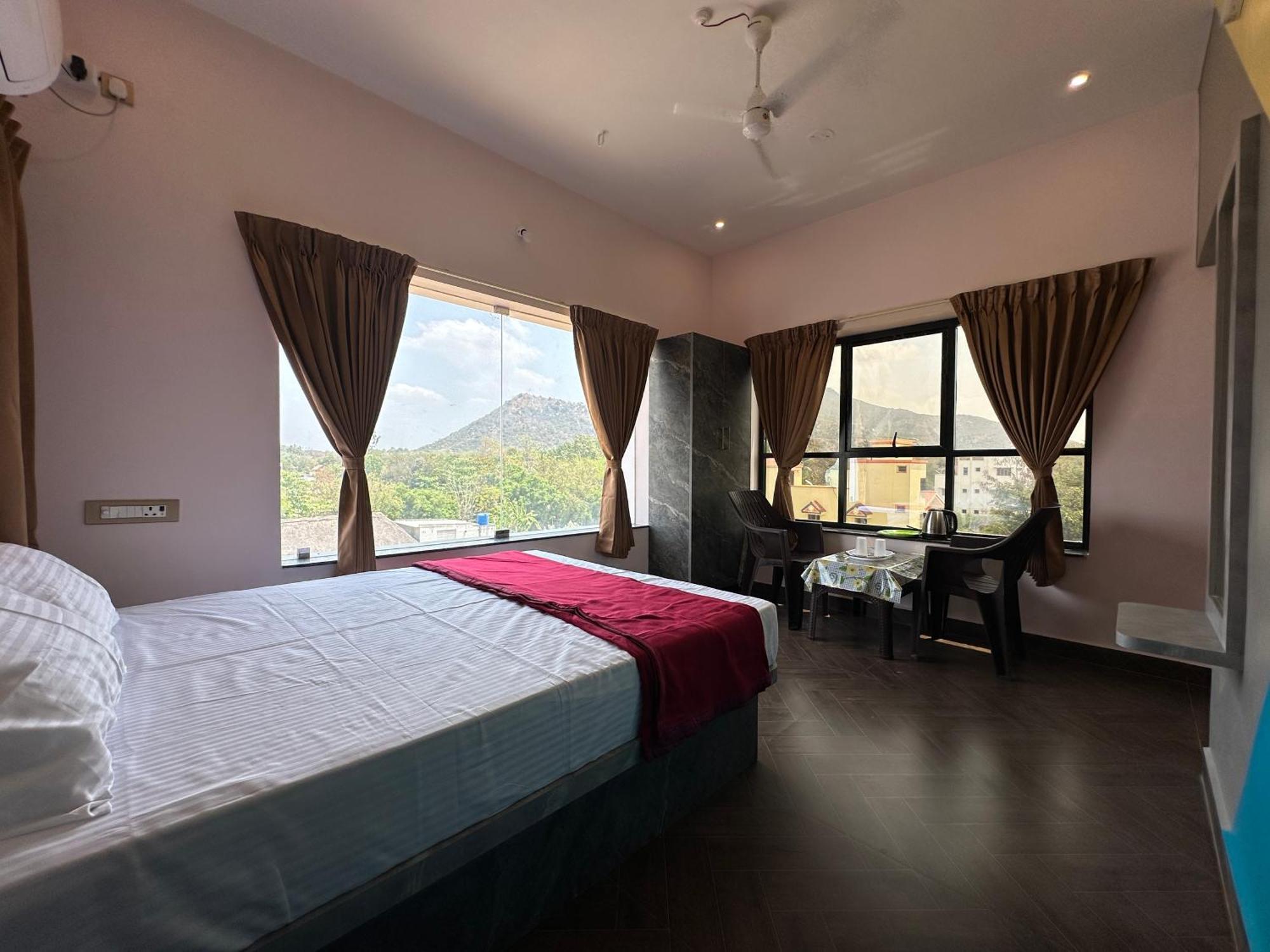 Om Lingeswaran Home Stay Tiruvannamalai Exterior photo