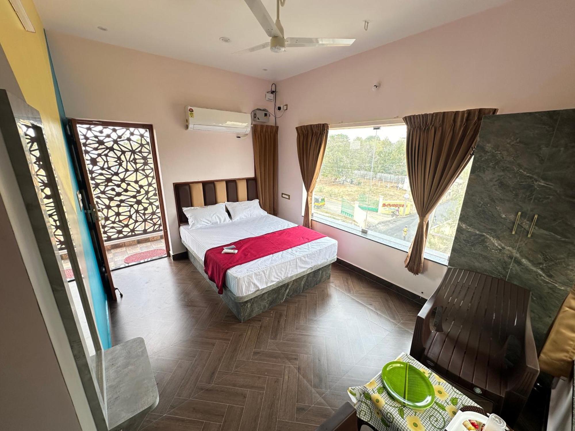 Om Lingeswaran Home Stay Tiruvannamalai Exterior photo