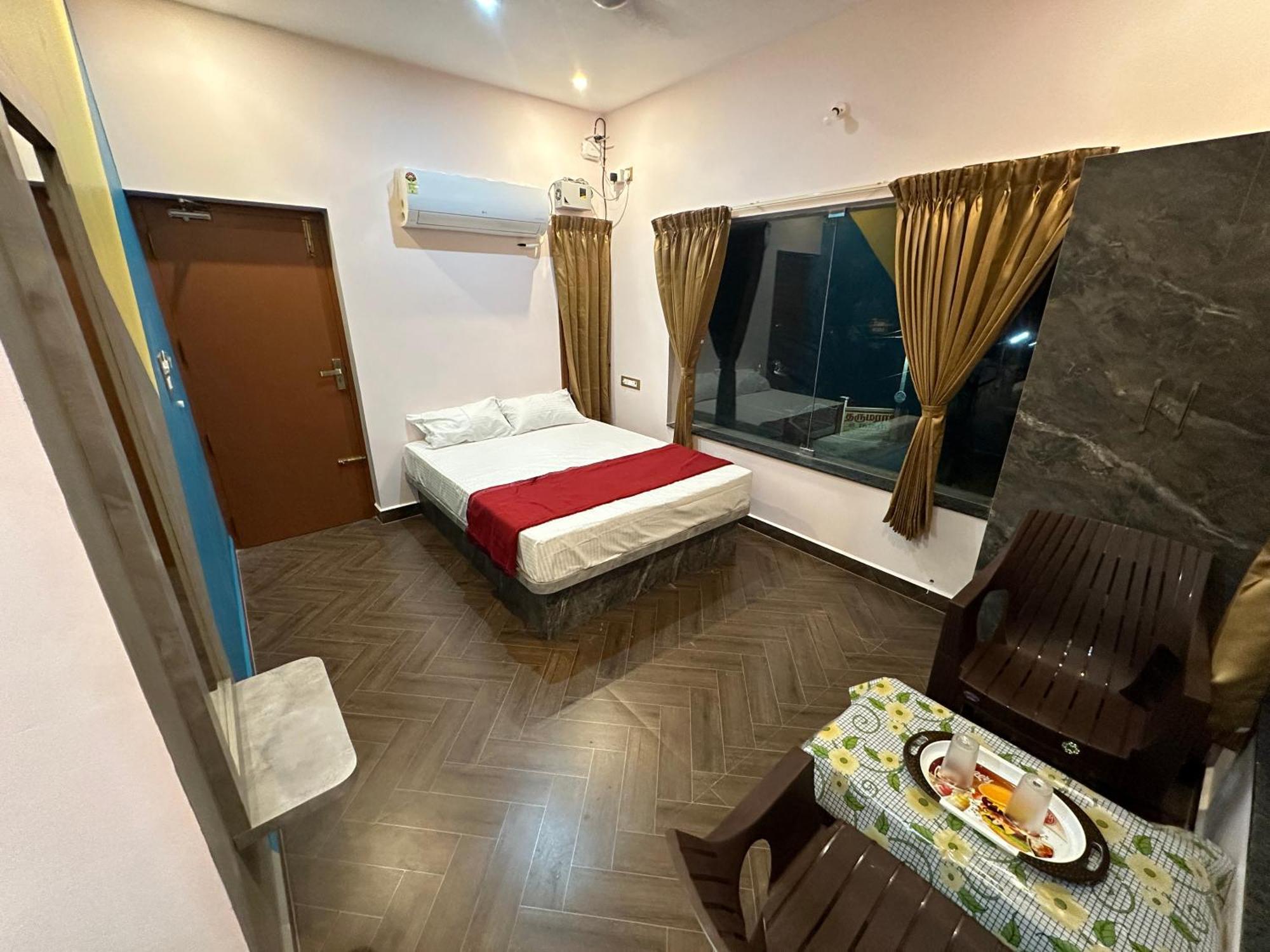 Om Lingeswaran Home Stay Tiruvannamalai Exterior photo